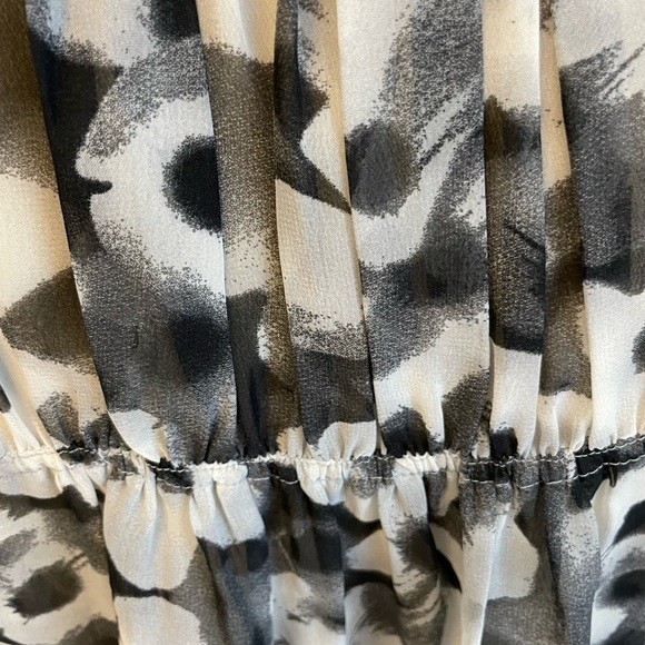 Rw&co black/white floral printed short sleeve blouse top women’s size Small - Picture 4 of 7